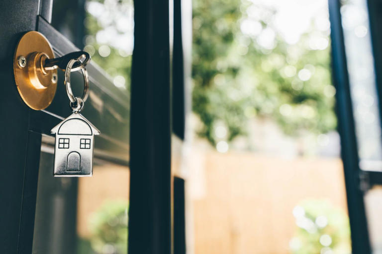 Government plans to cap ground rents at £250 and ban sale of new leasehold flats.